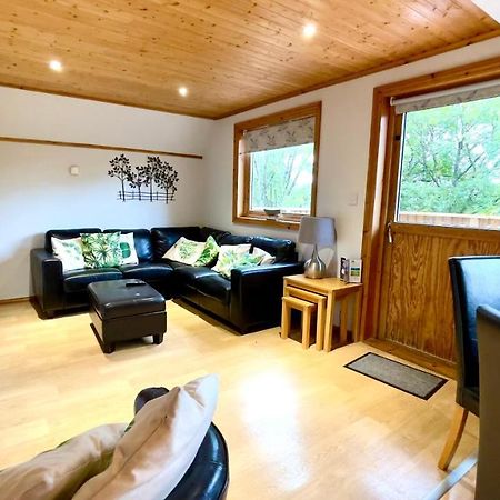 Spacious Primrose Lodge For 6 With Hot Tub At A Spa Resort Chudleigh Zewnętrze zdjęcie