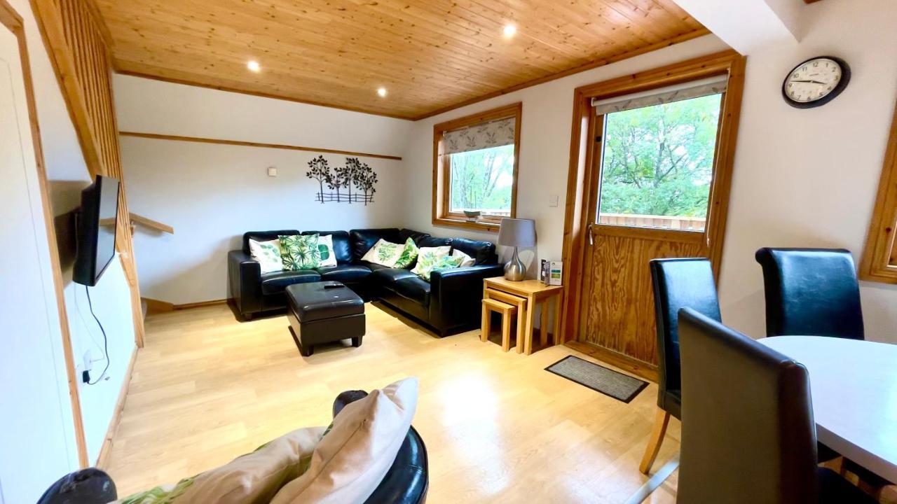 Spacious Primrose Lodge For 6 With Hot Tub At A Spa Resort Chudleigh Zewnętrze zdjęcie